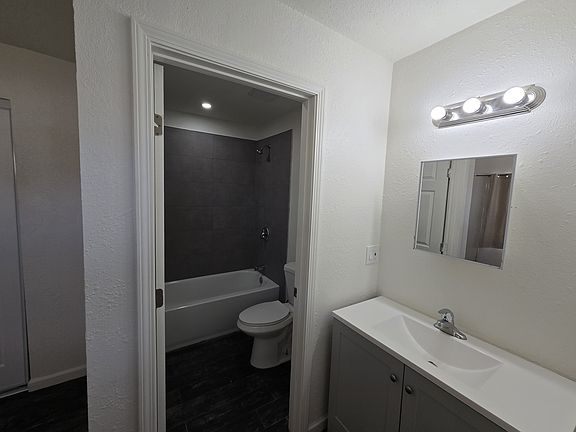 5th image of 3808 Cottonwood St #1