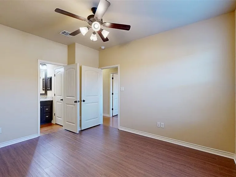 3007 Towers Pkwy — Photo 9