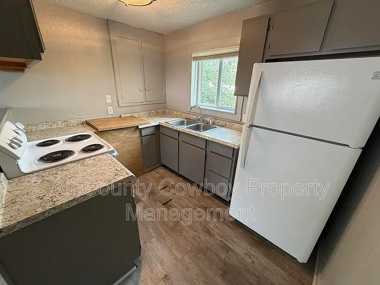 866 N 5th St #4 — Photo 4