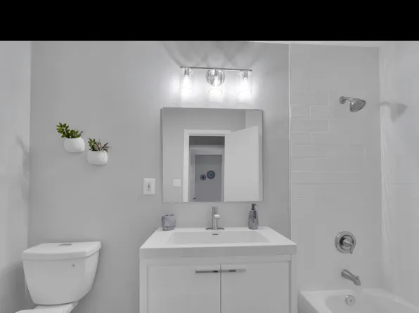 10422 Woodbury Woods Ct, Fairfax, VA 22032