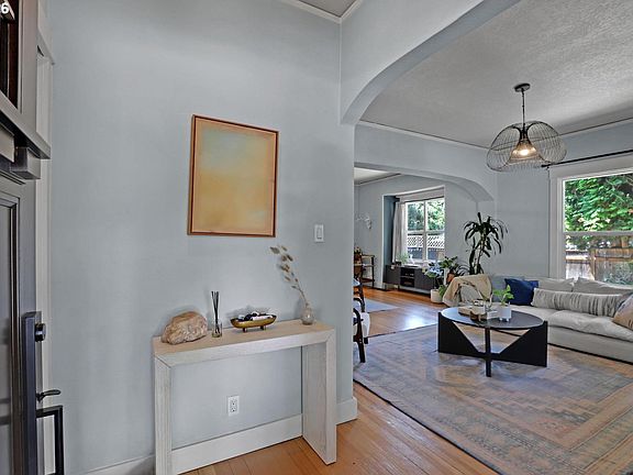 4th image of 2022 N Alberta St