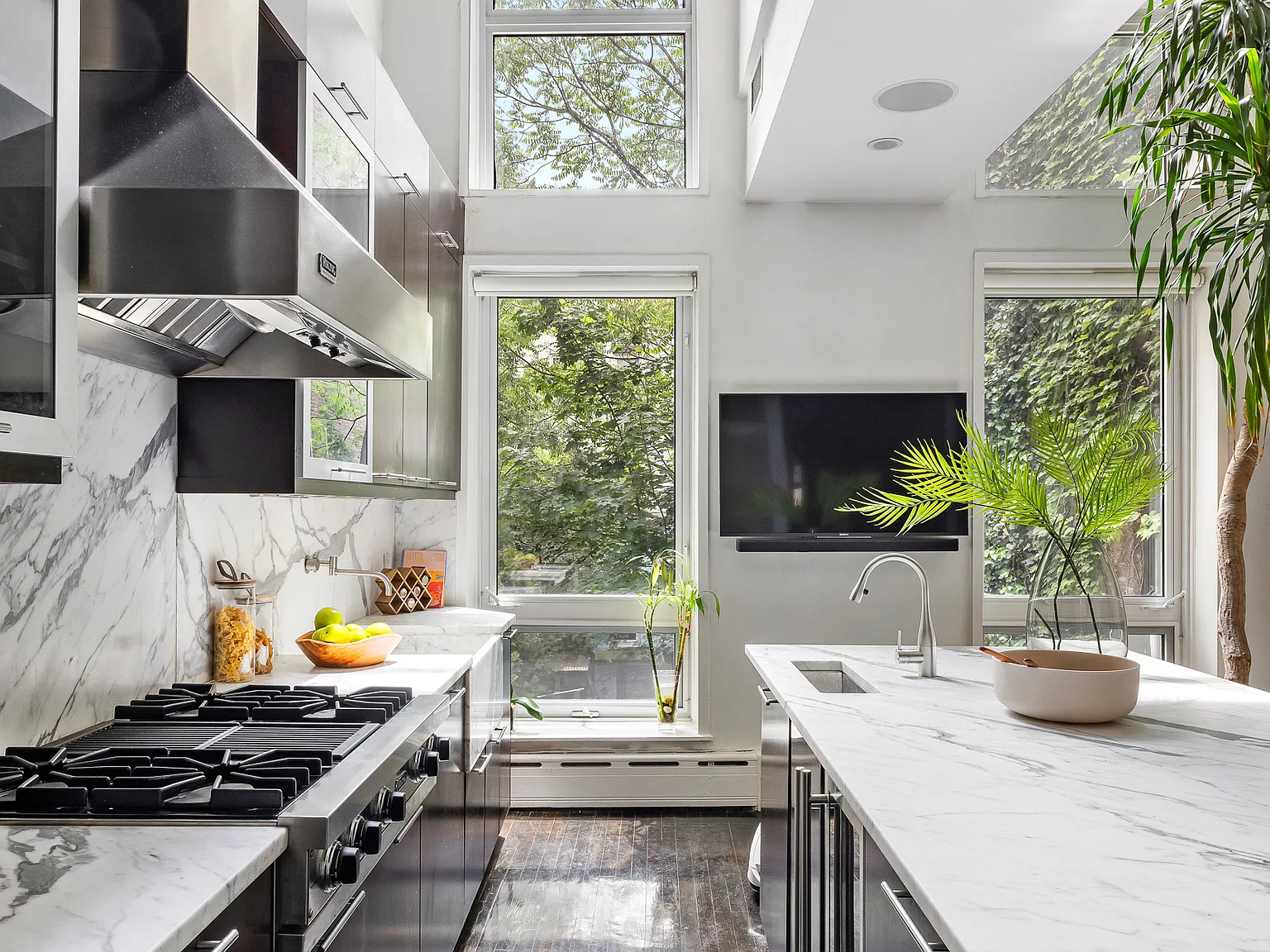 262 West 25th Street — Photo 3