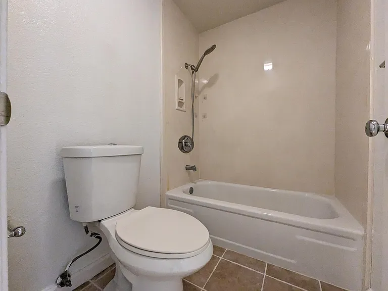 4058 Mahaila Ave #F — Photo 45