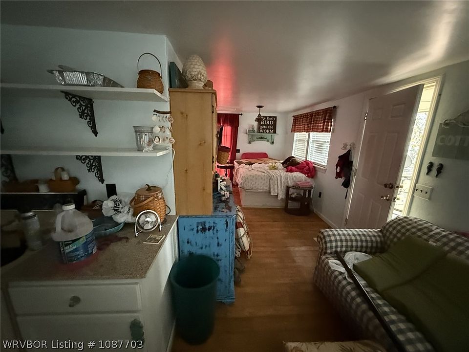 2nd image of 425275 E 1170th Rd