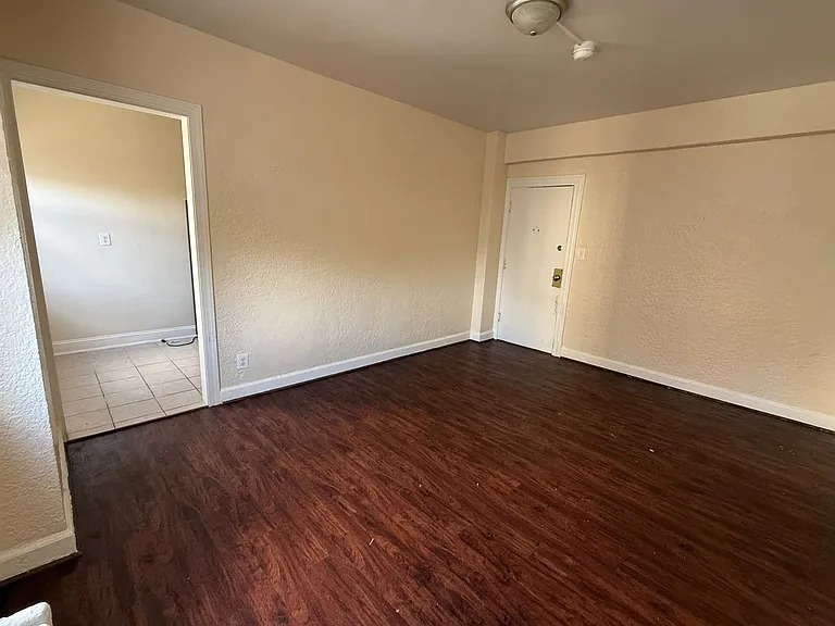 Oaklawn Apartments — Photo 12