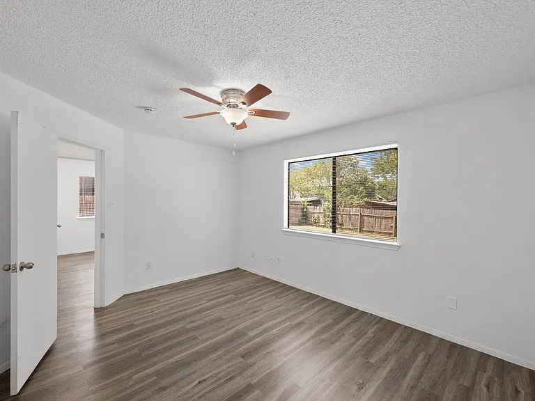 1303 Dominique Dr — Photo 16