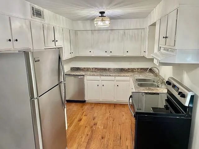 2 bed, 1.0 bath, 900 sqft, $2,300 — Photo 3