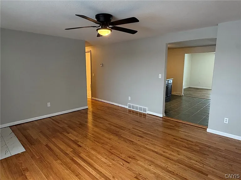 8587 Caughdenoy Rd — Photo 2