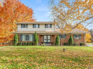 1418 Blaine Rd, Brighton, MI 48114