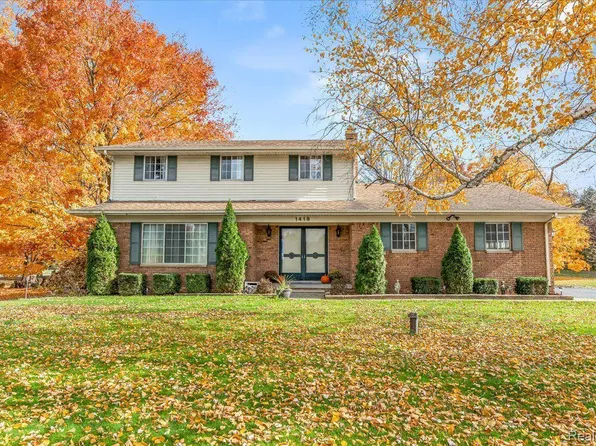 1418 Blaine Rd, Brighton, MI 48114
