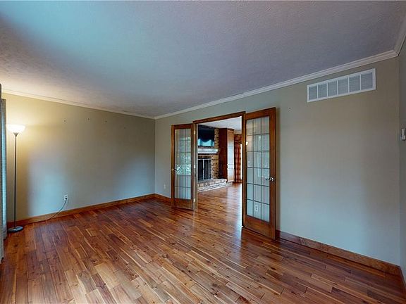 4th image of 11955 Oakwood Ln