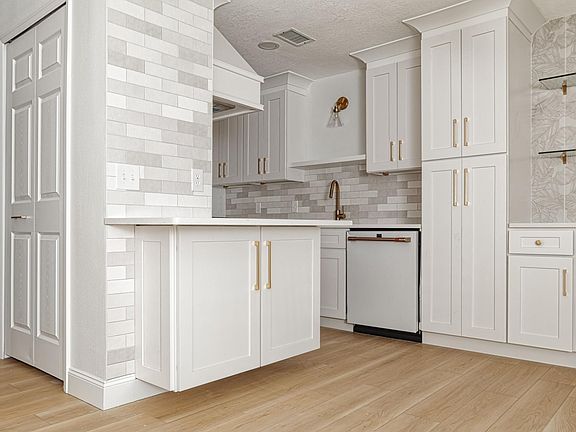 4th image of 3018 Plaza Terrace Dr #3018