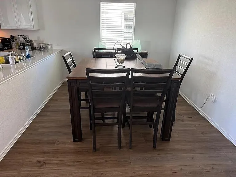 4 bed, 3.0 bath, 1952 sqft, $2,250 — Photo 3