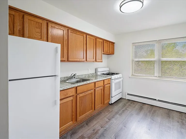 Forest Park Gardens Apartments — Photo 9