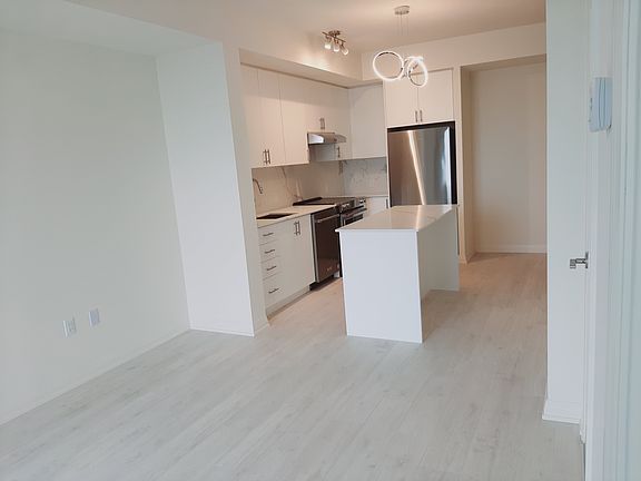 4th image of 9000 Jane St #419