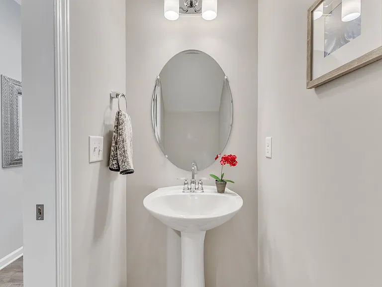 1720 Ballard Dr — Photo 9