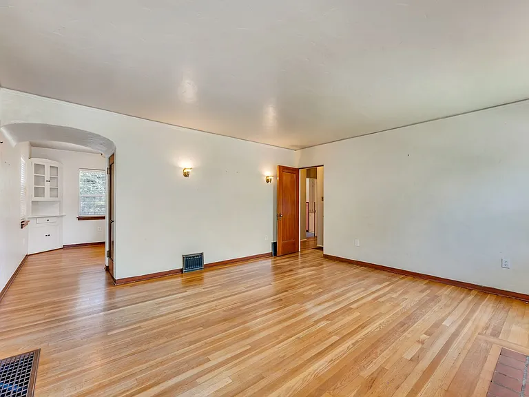 760 Marsh Ave — Photo 12