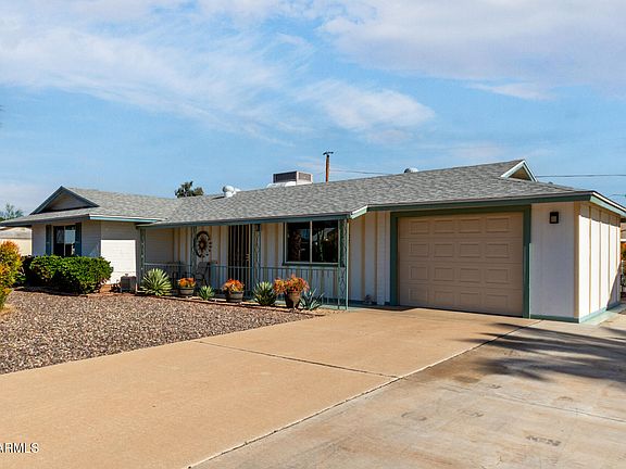 3rd image of 11247 N 109TH Avenue