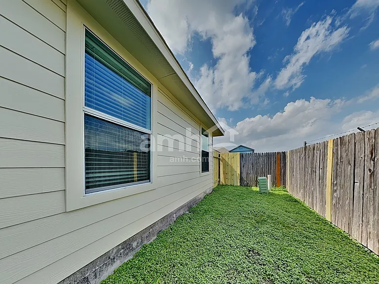12006 Jillian Crossing Dr — Photo 16