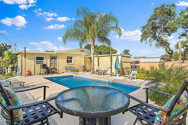 3 bed, 1389 sqft, $2,800 — Photo 2