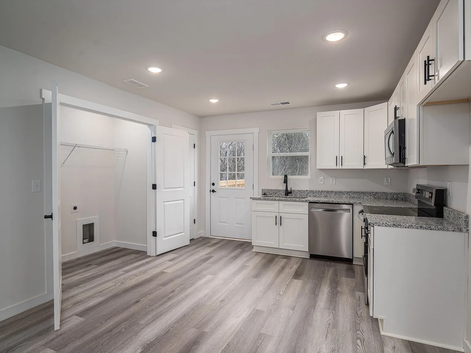 3 bed, 2.5 bath, 1300 sqft, $1,595 — Photo 2