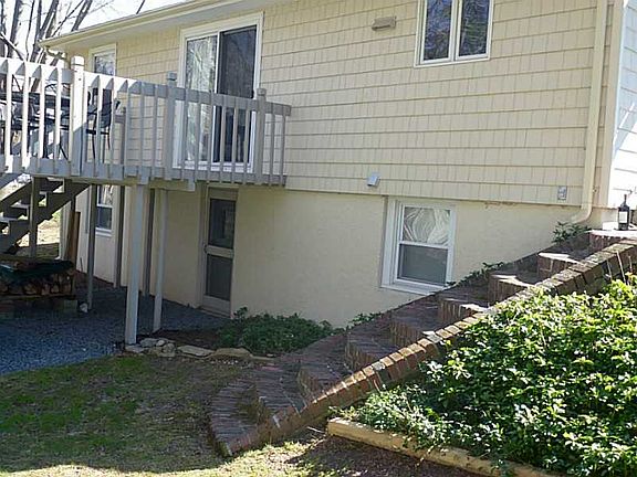 3rd image of 266 Harriet Ln