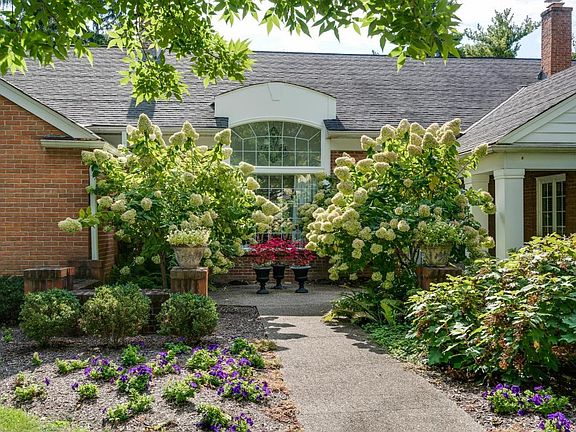 3rd image of 2475 Onandaga Dr