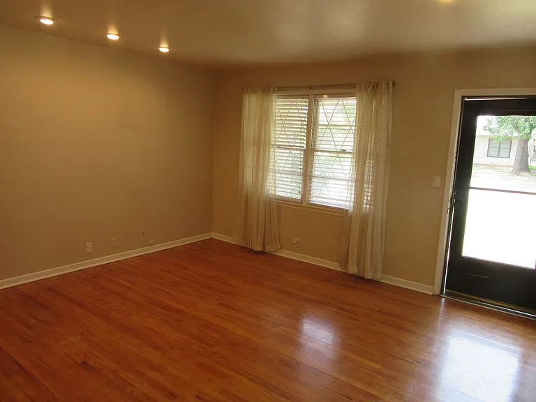 2509 S 25th St — Photo 3