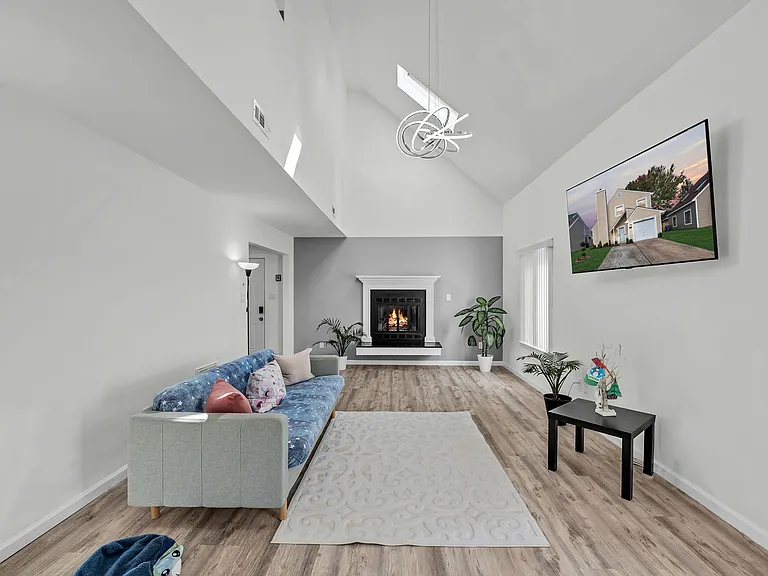 5028 Halwell Dr — Photo 8