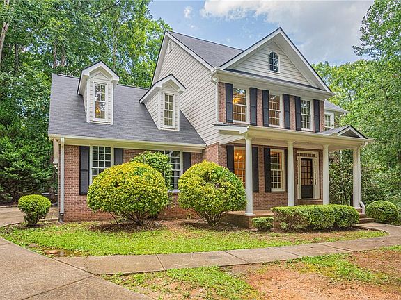 2nd image of 125 Lake Laurel Dr