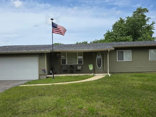 415 Saginaw Dr, Valparaiso, IN 46385
