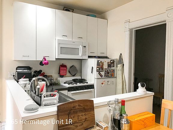 5th image of 1065 N Hermitage Ave APT 1R