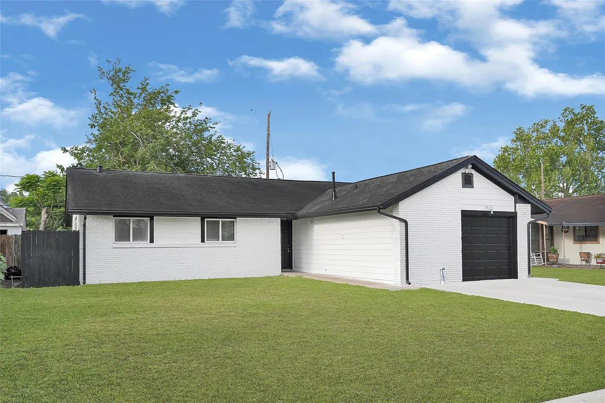 Building Photo - 3806 Kaplan Dr