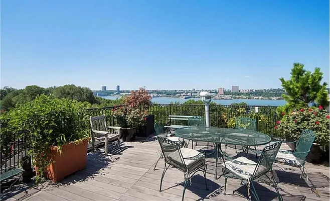 Sold by Compass | media 9