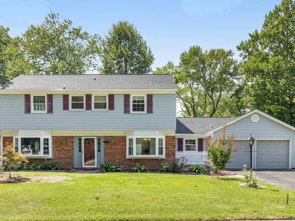 13118 Madonna Ln, Fairfax, VA 22033