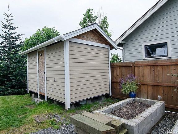 5th image of 2605 E Grand Ave