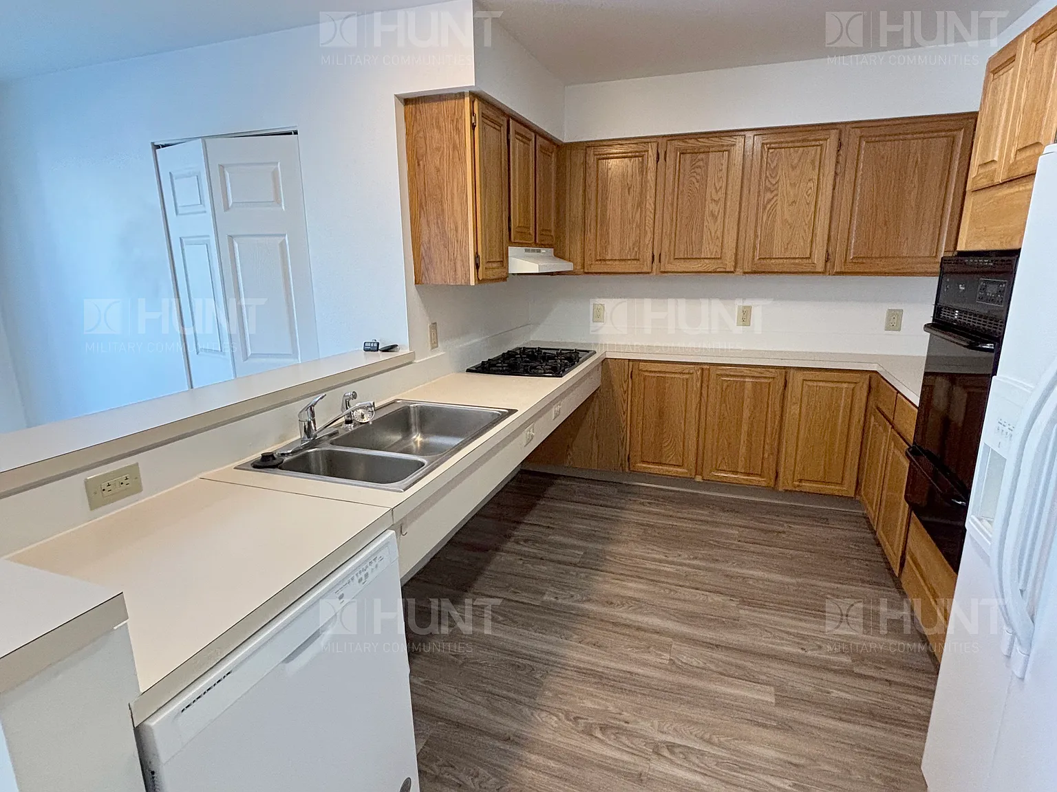 3 bed, 1407 sqft, $4,479 — Photo 3