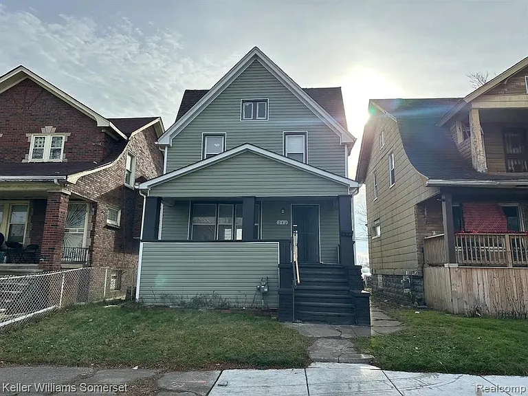 242 Ferris St — Photo 1