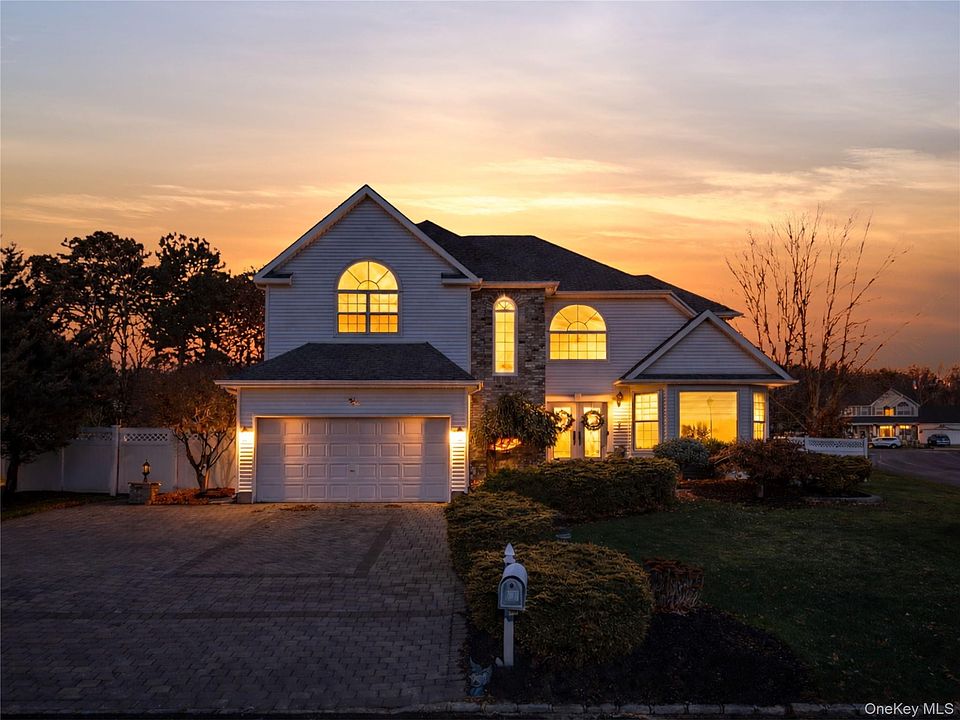 1st image of 2 Mayflower Lane