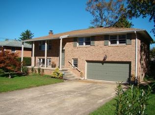 2605 Sunset Ln, York, PA 17408