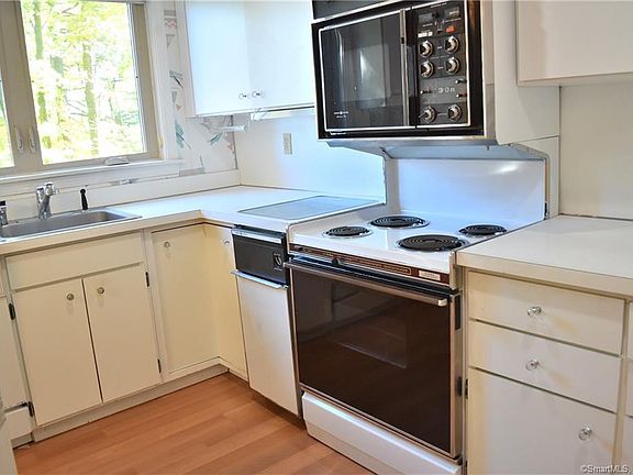 5th image of 360 Fountain St APT 14
