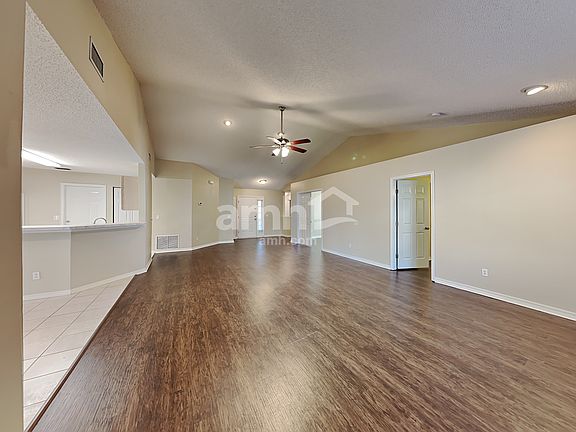 4th image of 516 Pineapple Ave