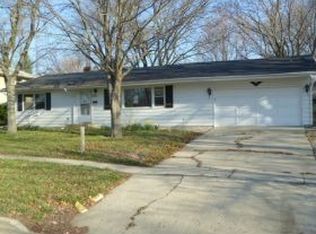 227 W Hillcrest Dr, Dekalb, IL 60115