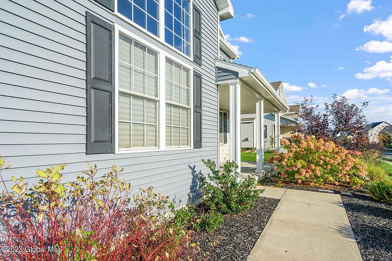 5th image of 52 Cypress Street