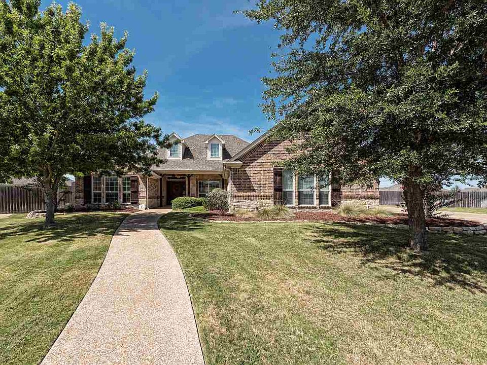 1st image of 104 Firefly Cir
