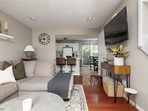 3rd image of 876 Brittney Ct