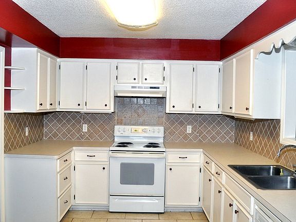 2nd image of 3102 Chalon St