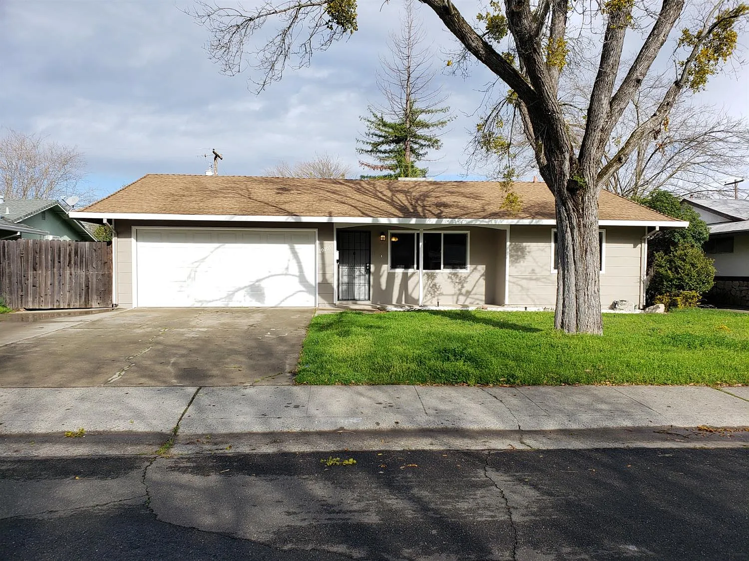 10805 Oakton Way photo 1
