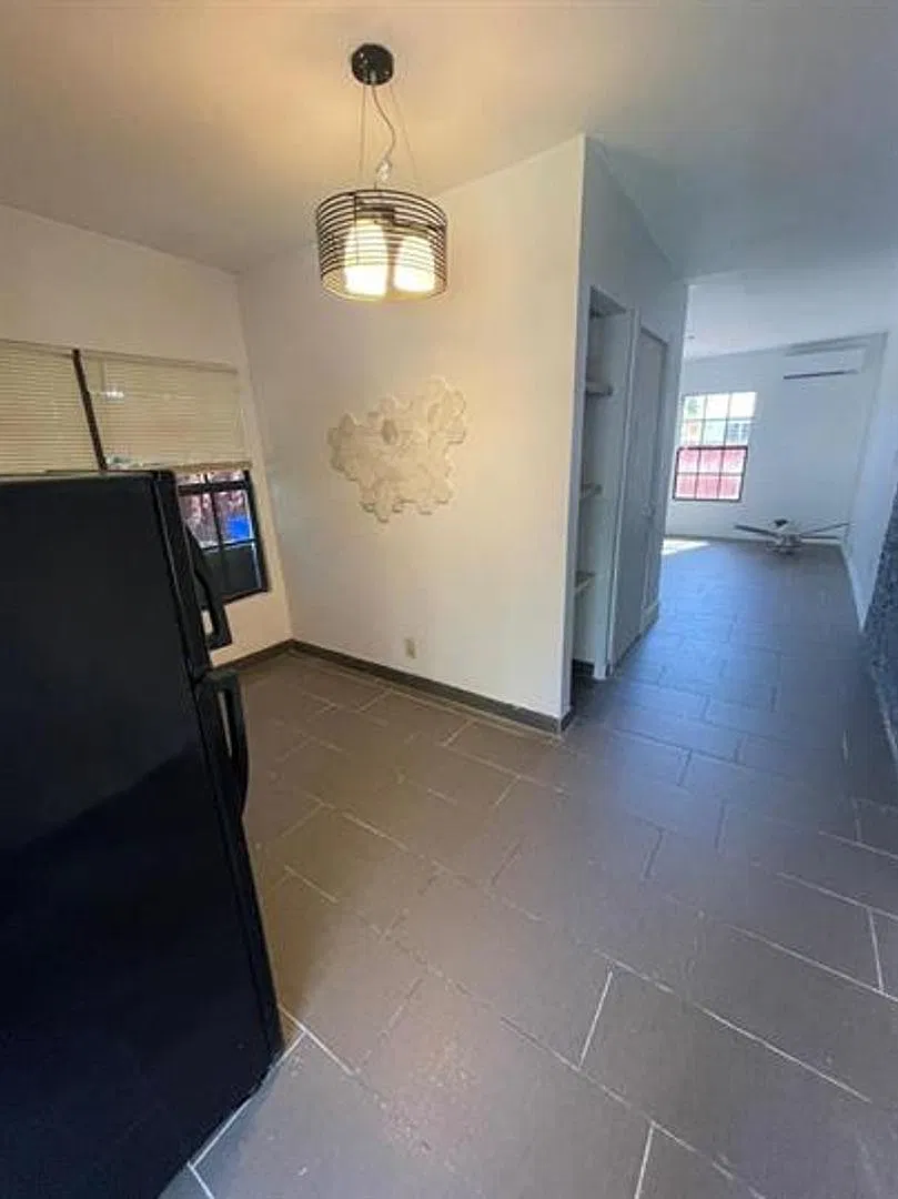 22 Southeast 10th Terrace — Photo 3