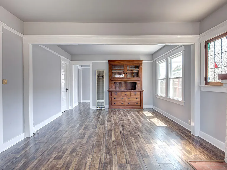 2108 Gramercy Ave — Photo 3